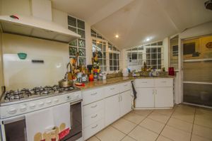 Image 30 - 176070