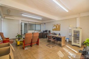 Image 3 - 178048