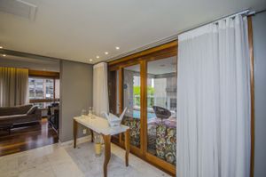 Image 10 - 179615