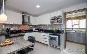 Image 13 - 179820