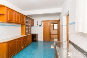 Image 19 - 180137