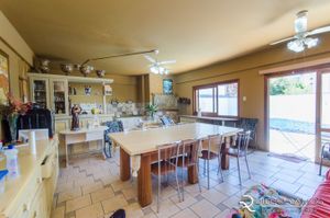 Image 30 - 180334