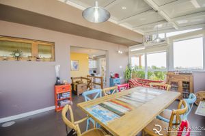 Image 6 - 180935