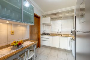 Image 19 - 181041