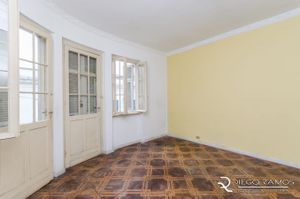 Image 19 - 182117