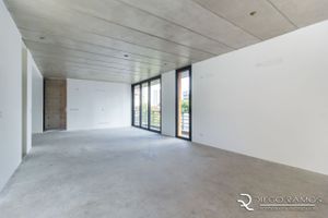 Image 3 - 182200