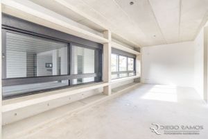 Image 4 - 182200