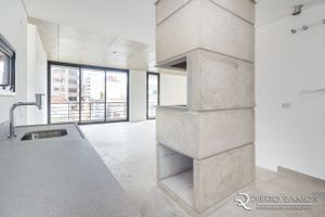Image 14 - 182200