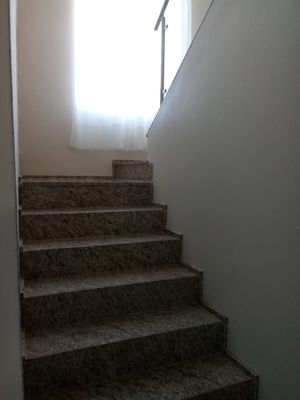Image 10 - 182360