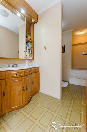 Image 35 - 182676