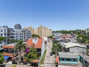 Image 10 - 184052