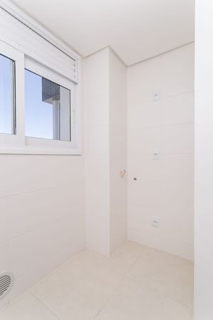 Image 22 - 184052