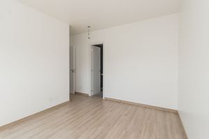 Image 19 - 184058