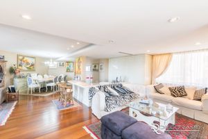 Image 3 - 184100