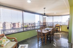 Image 8 - 184100