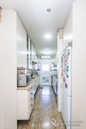 Image 32 - 184100