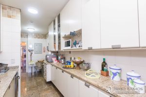 Image 34 - 184100