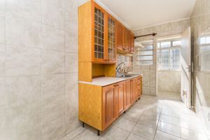 Image 19 - 184205