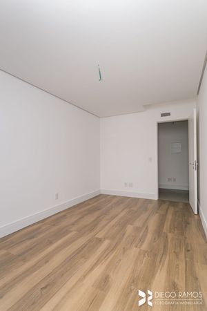 Image 17 - 184674