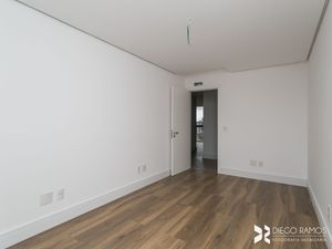 Image 13 - 184675