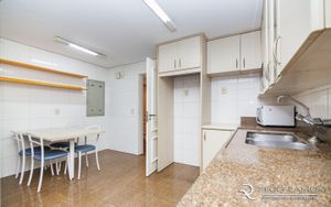 Image 14 - 184840