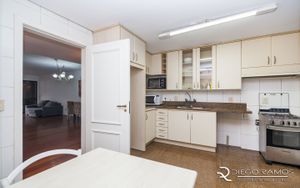 Image 15 - 184840