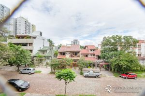 Image 19 - 184881