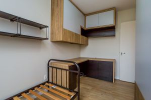 Image 19 - 185022