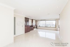 Image 10 - 185651