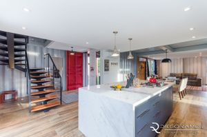 Image 32 - 185706