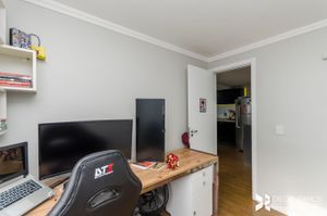Image 9 - 185911