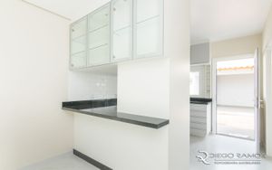 Image 15 - 186400
