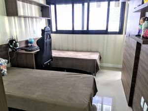 Image 10 - 186500