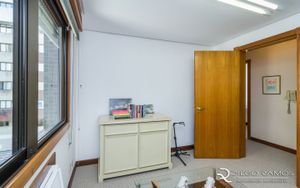 Image 12 - 186659