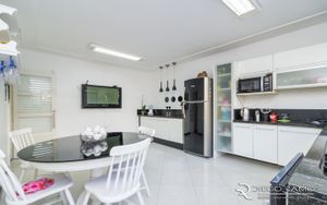 Image 15 - 186999