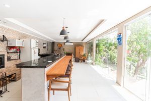 Image 6 - 186999