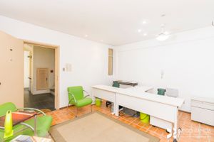 Image 18 - 187212