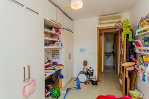 Image 19 - 187247
