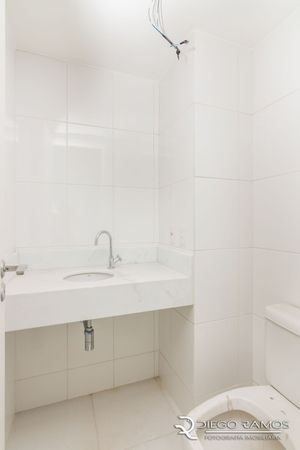 Image 18 - 187988