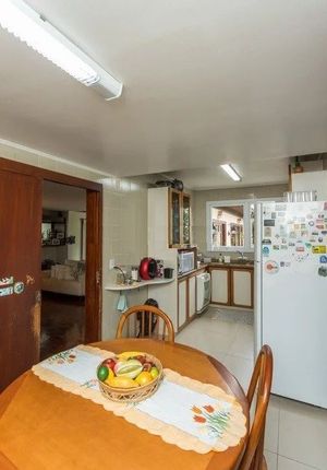 Image 20 - 188195