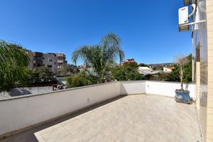 Image 6 - 188997
