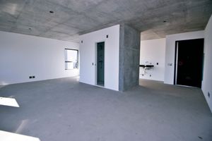 Image 4 - 189705