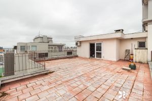 Image 27 - 189990