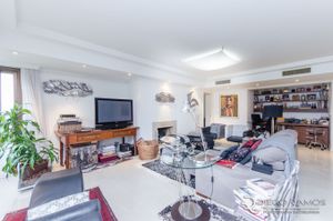 Image 3 - 190011