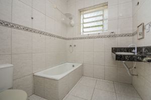Image 14 - 190255