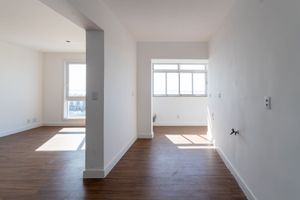 Image 12 - 193677