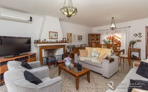 Image 1 - 193728