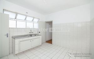 Image 22 - 194053
