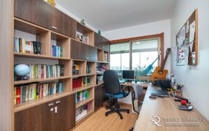Image 14 - 194250