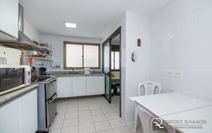 Image 15 - 194250